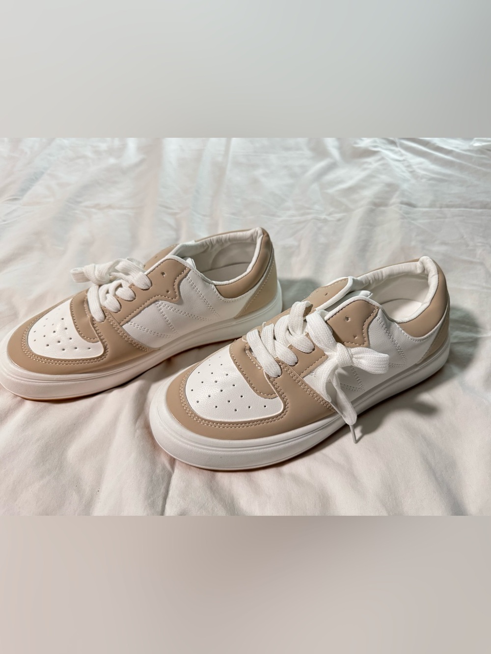 Women's Two-Tone White and Beige Low-Top Sneakers size 41, Size 8